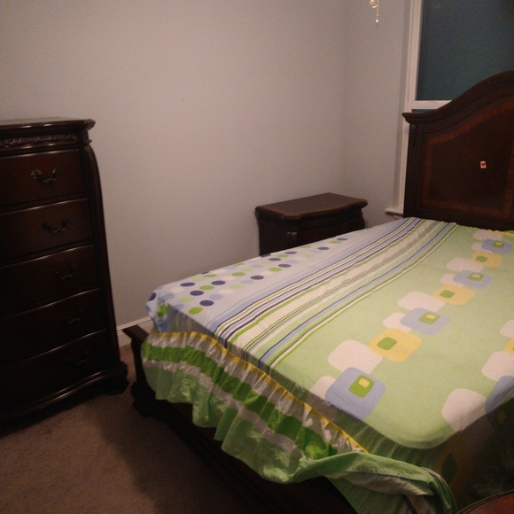 Bedroom sets - Picture 9 of 9